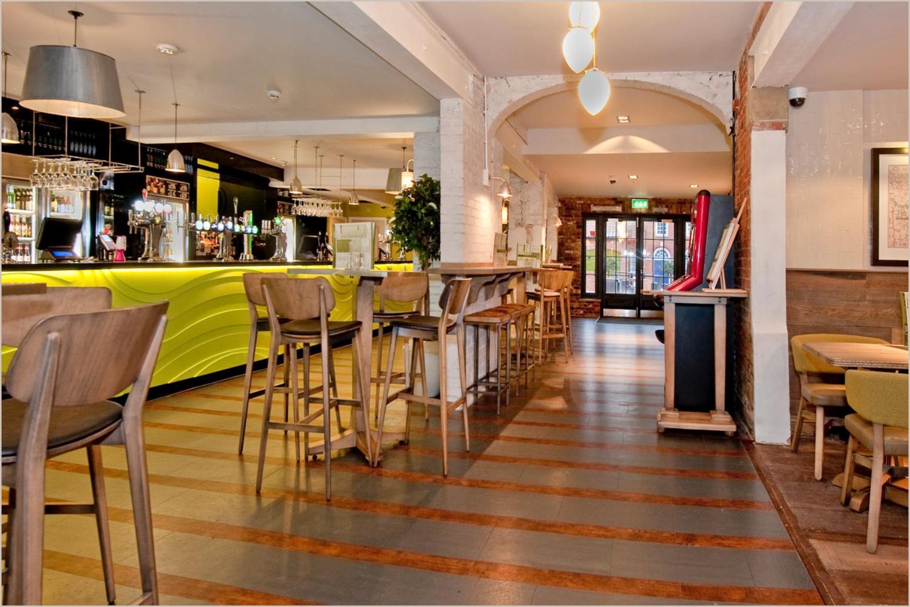 The King'S Head Hotel Wetherspoon بسلس المظهر الخارجي الصورة